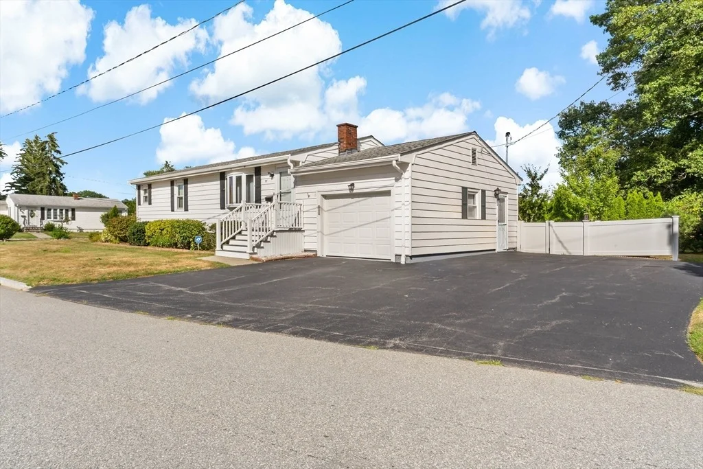 Photo of 77 Crestwood St