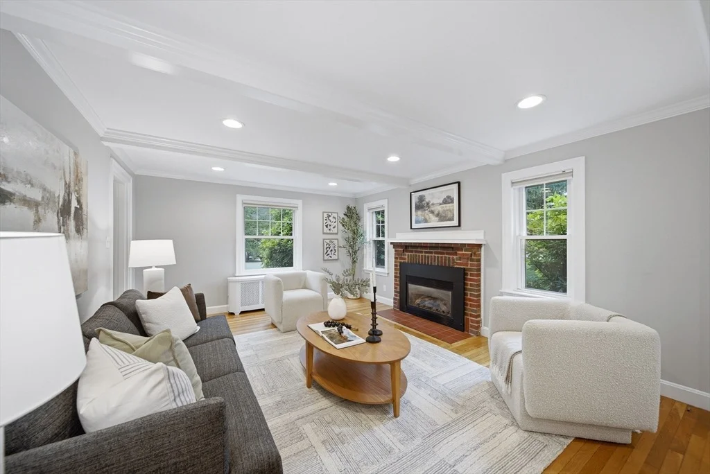 Photo of 8 Brackett Ave