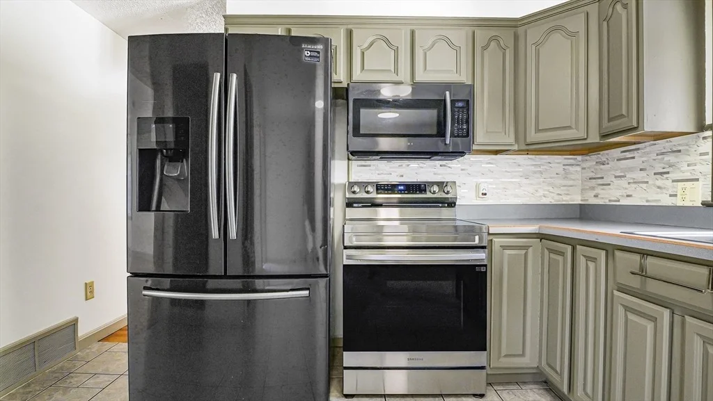 Photo of 128 W Canton Cir