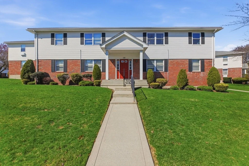Photo of Unit C at 68 Colonial Cir