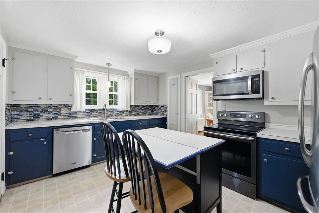 Photo of 250 Gillette Ave
