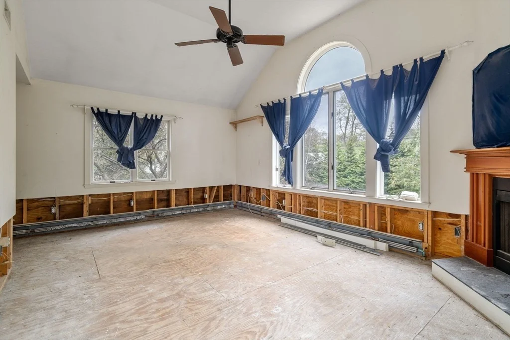 Photo of 10 Stoneleigh Cir
