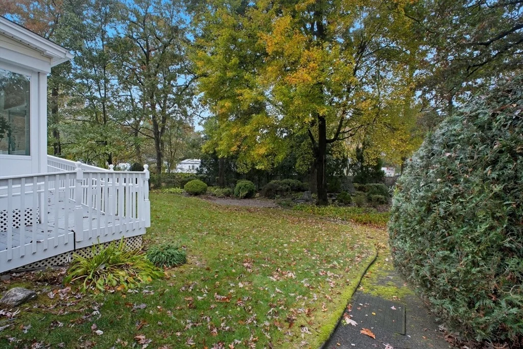 Photo of 221 Glenoak Dr