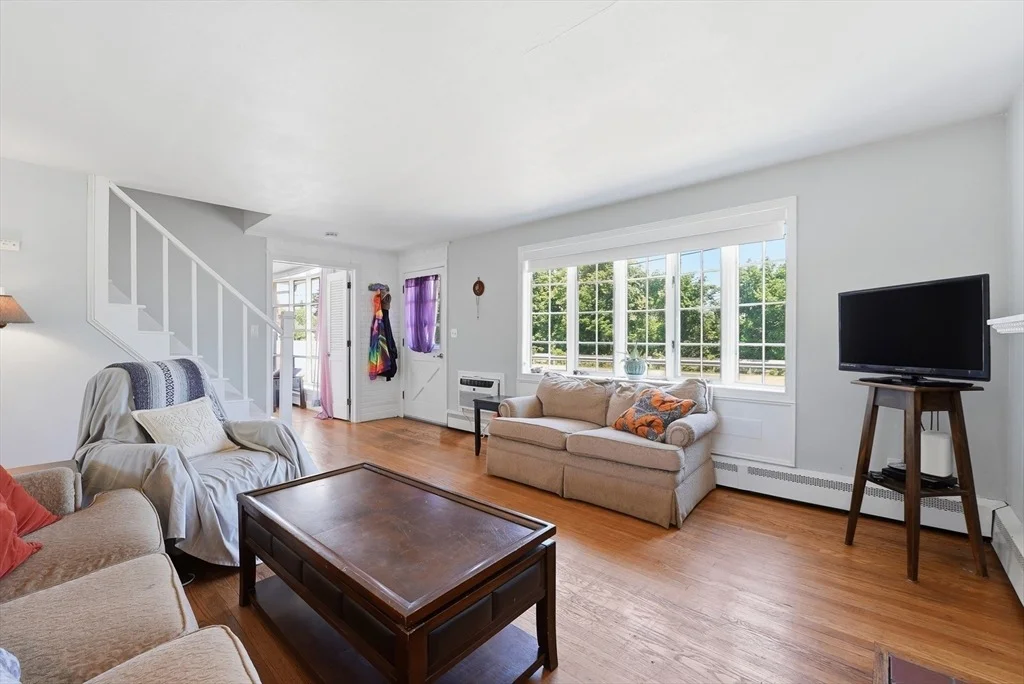Photo of 375 River Rd