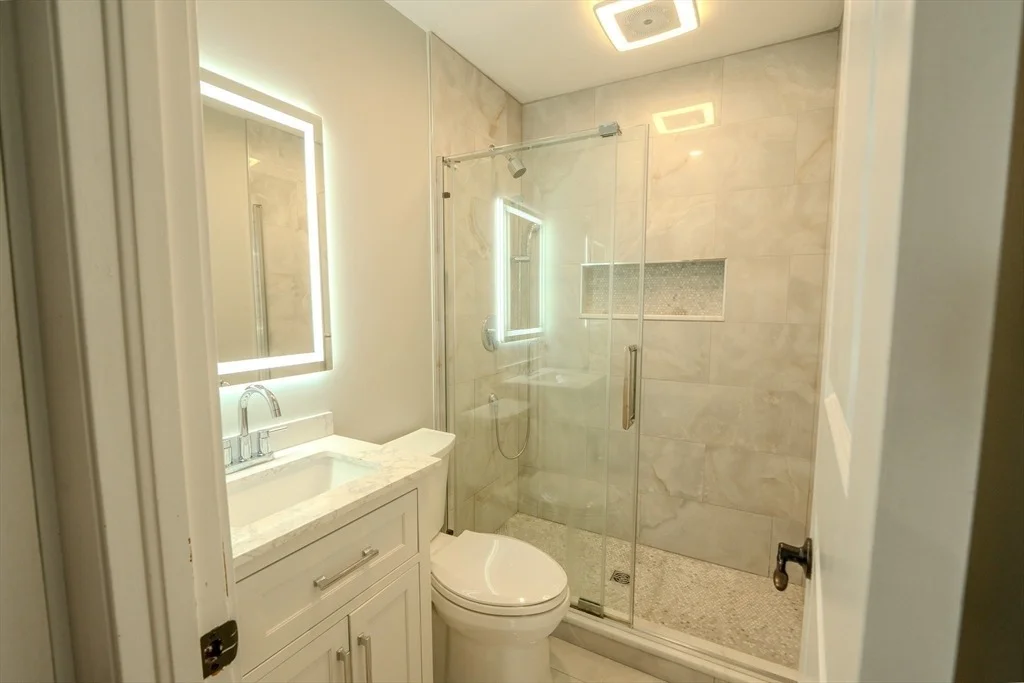 Photo of 40 Oneida Ave
