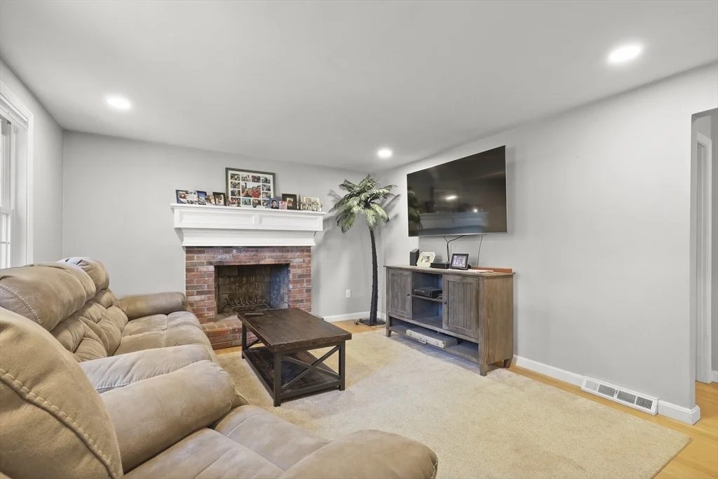 Photo of 4 Thom Ave