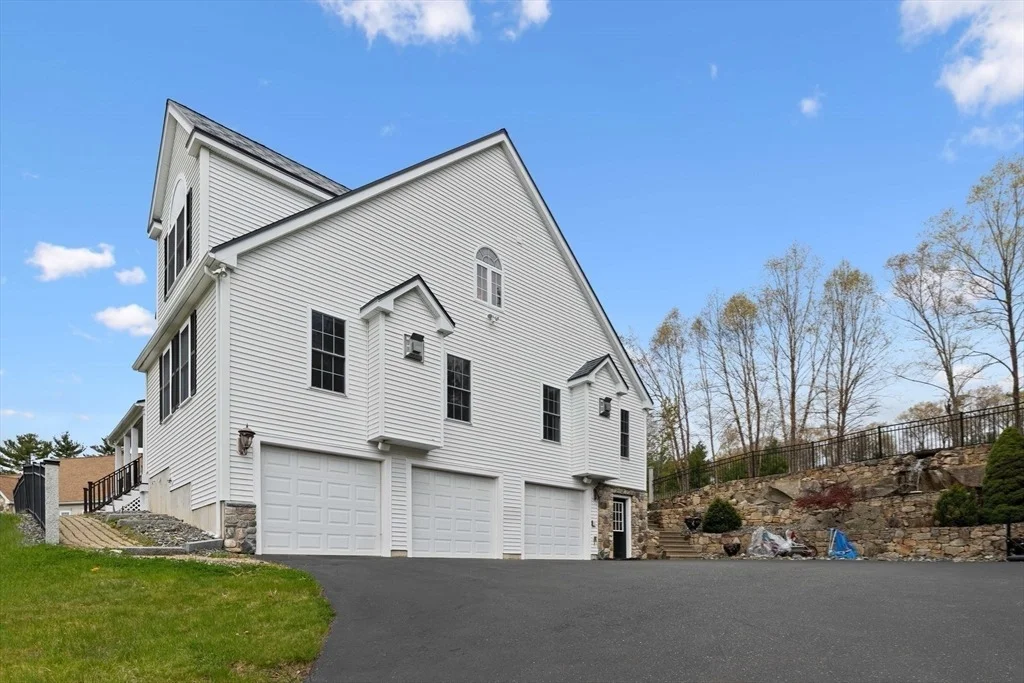 Photo of 253 Shining Rock Dr