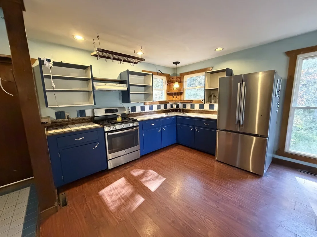 Photo of 232 River Rd