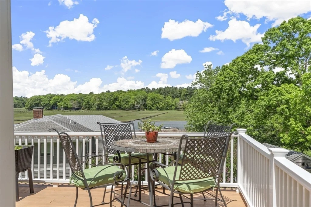 Photo of 102 Riverside Circle