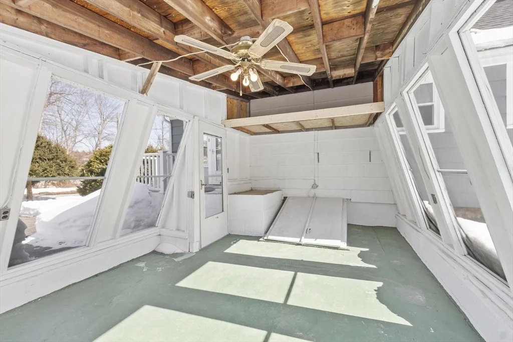 Photo of 6 Meadowbrook Dr