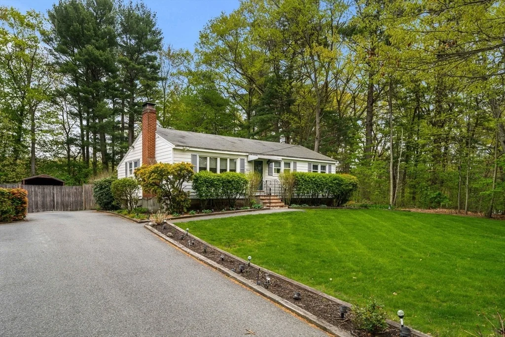 Photo of 11 Dadant Dr