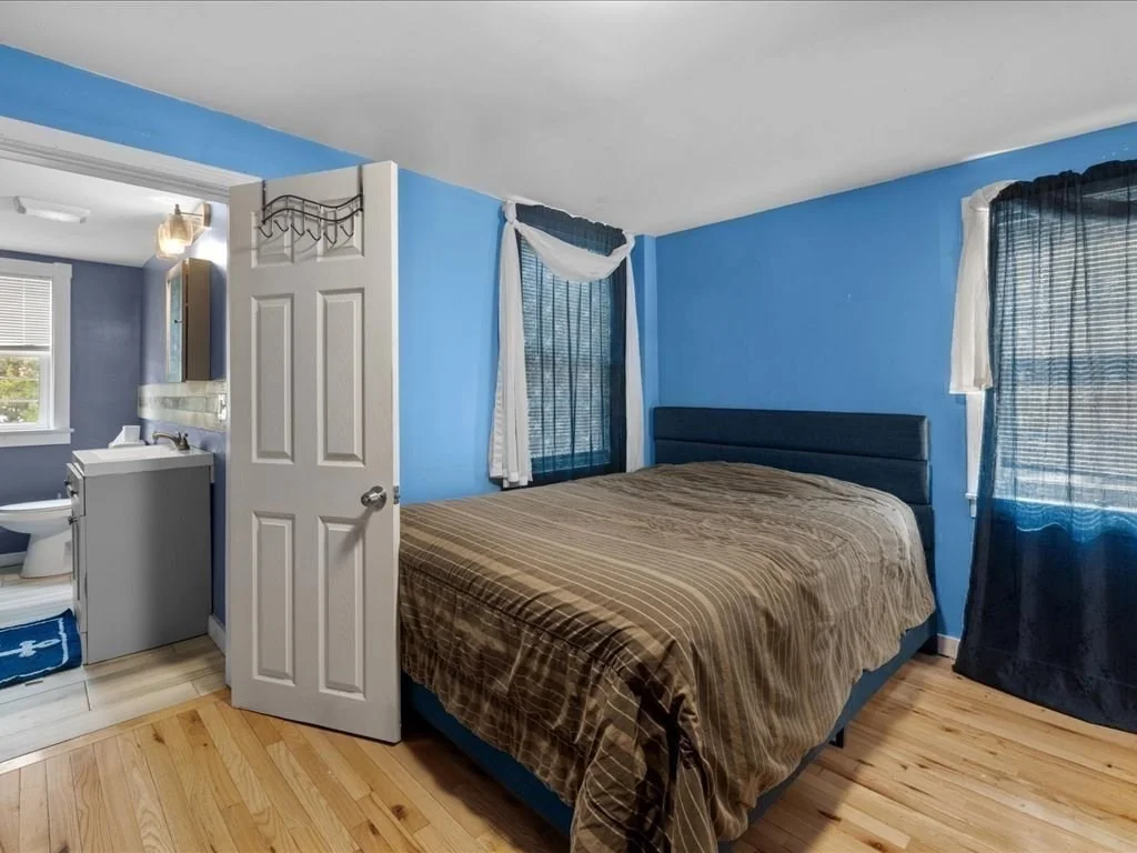 Photo of 555 Webster St.