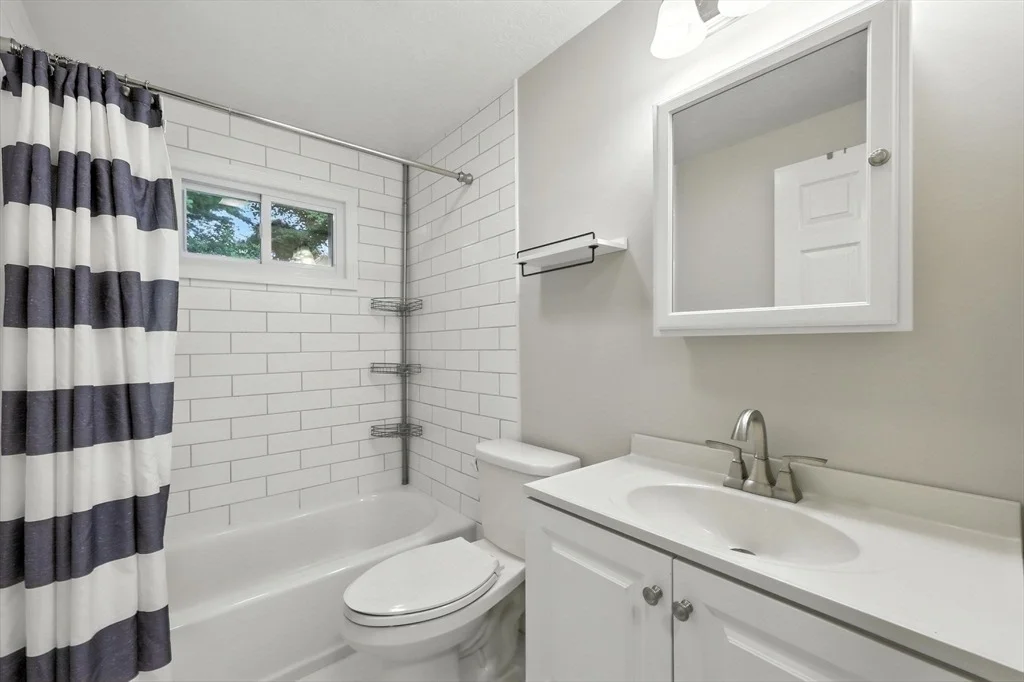 Photo of 6 Oakridge Cir