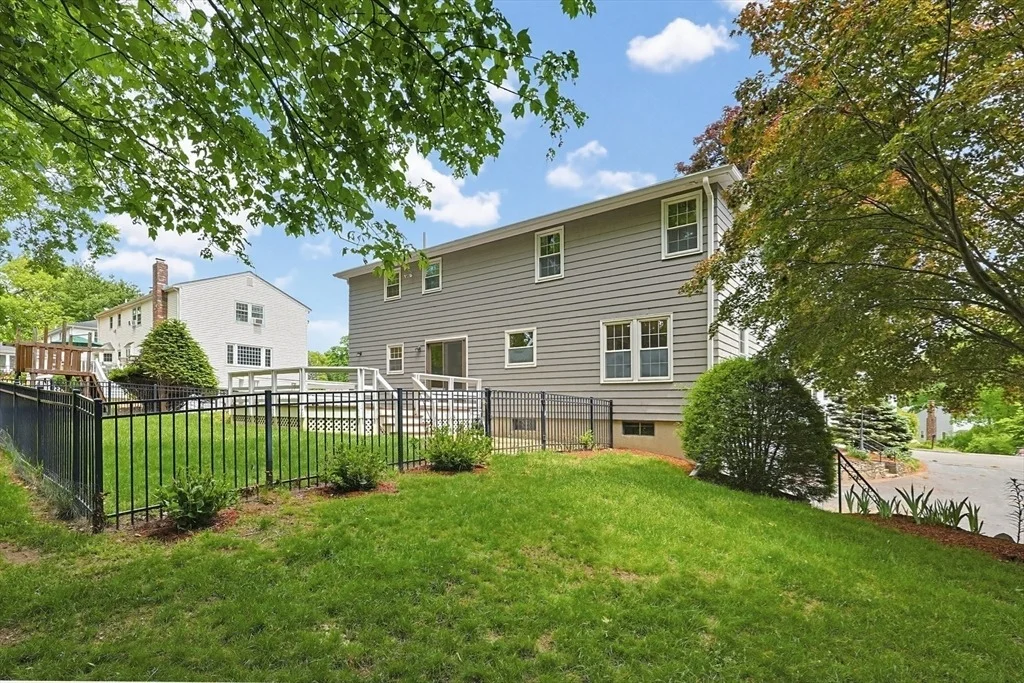 Photo of 7 Cahill Park Dr