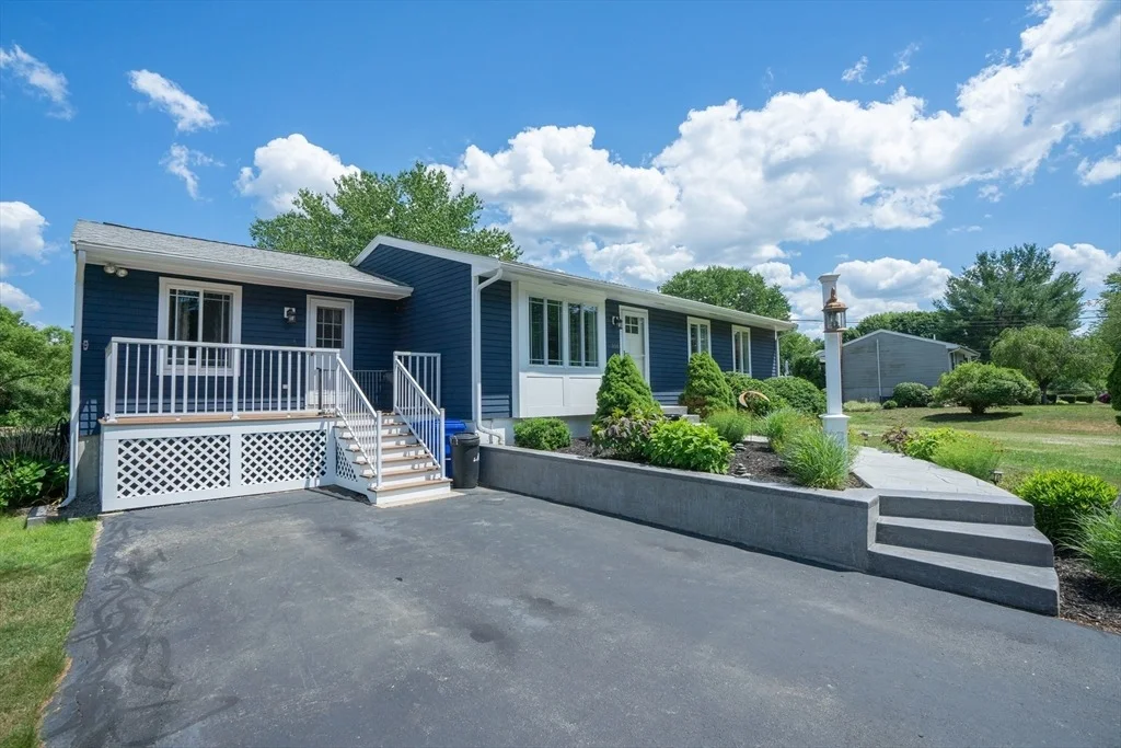 Photo of 305 Scadding Street