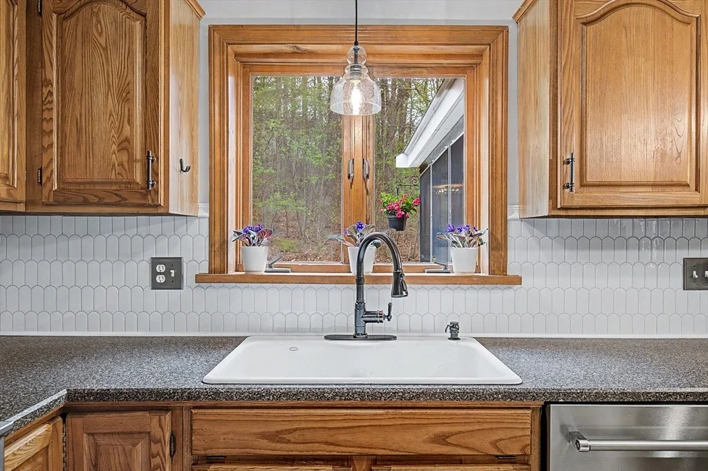 Photo of 8 Thomas Dr
