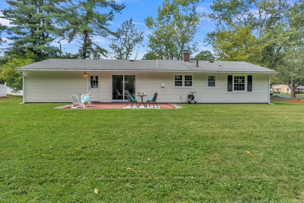 Photo of 33 Ruthellen Rd
