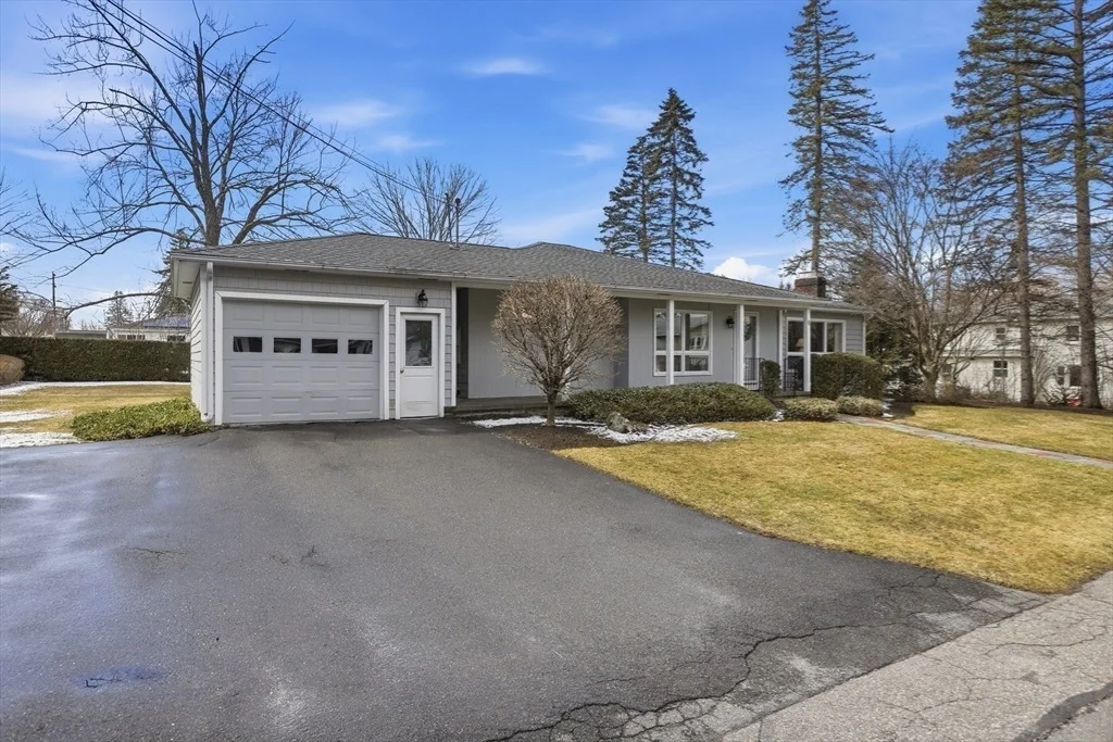 Photo of 5 Cloverleaf Rd