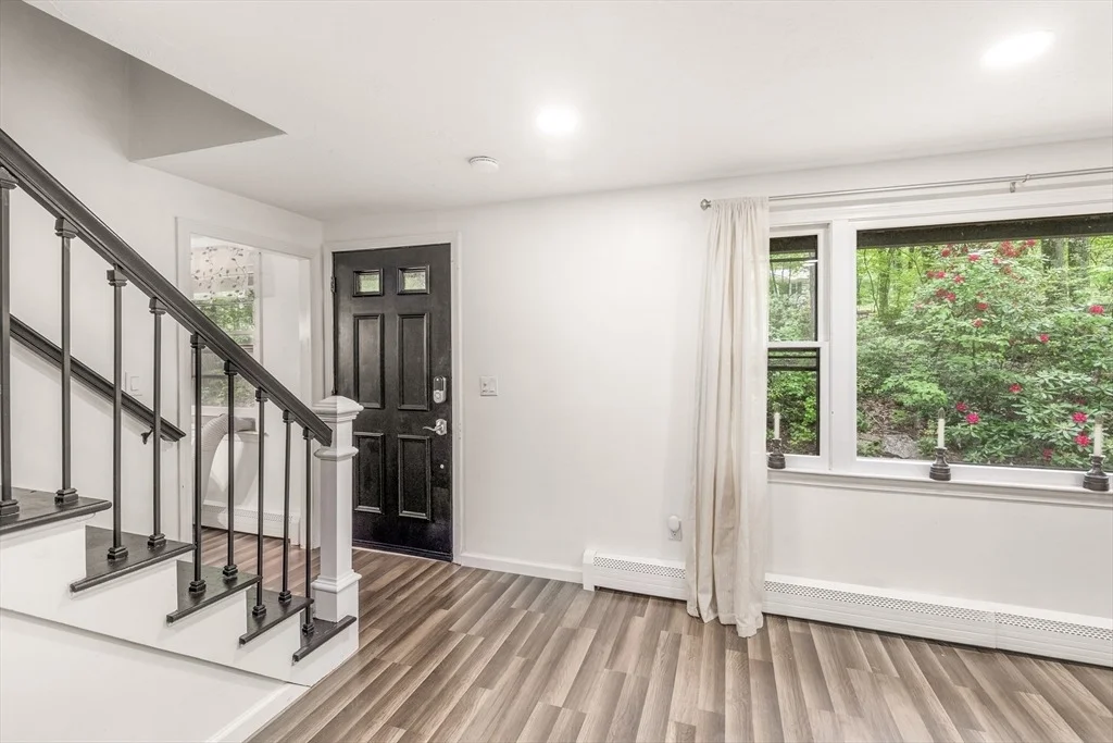 Photo of 9 Colonial Rd