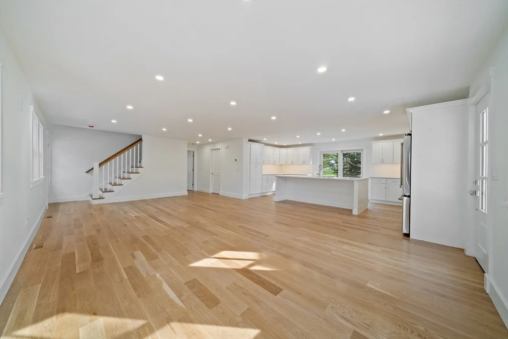 Photo of 71 Netock Ave