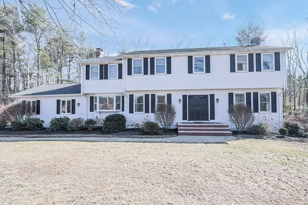Photo of 8 Chickering Ln