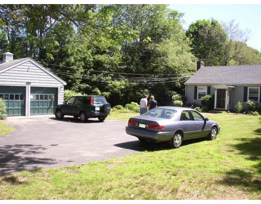 Photo of 635 Bay Road