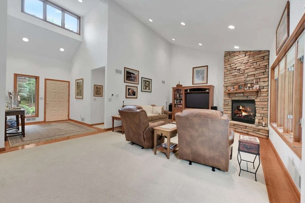 Photo of 54 Shoreline Dr