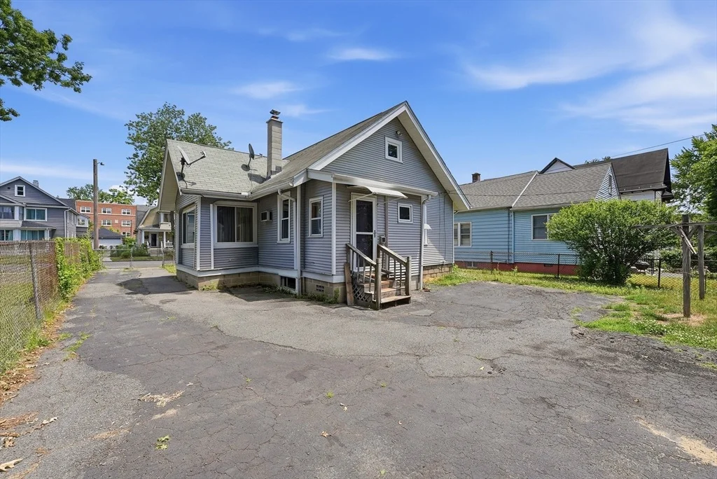 Photo of 136 Maynard St