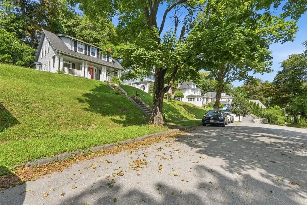 Photo of 14 Saint Elmo Rd