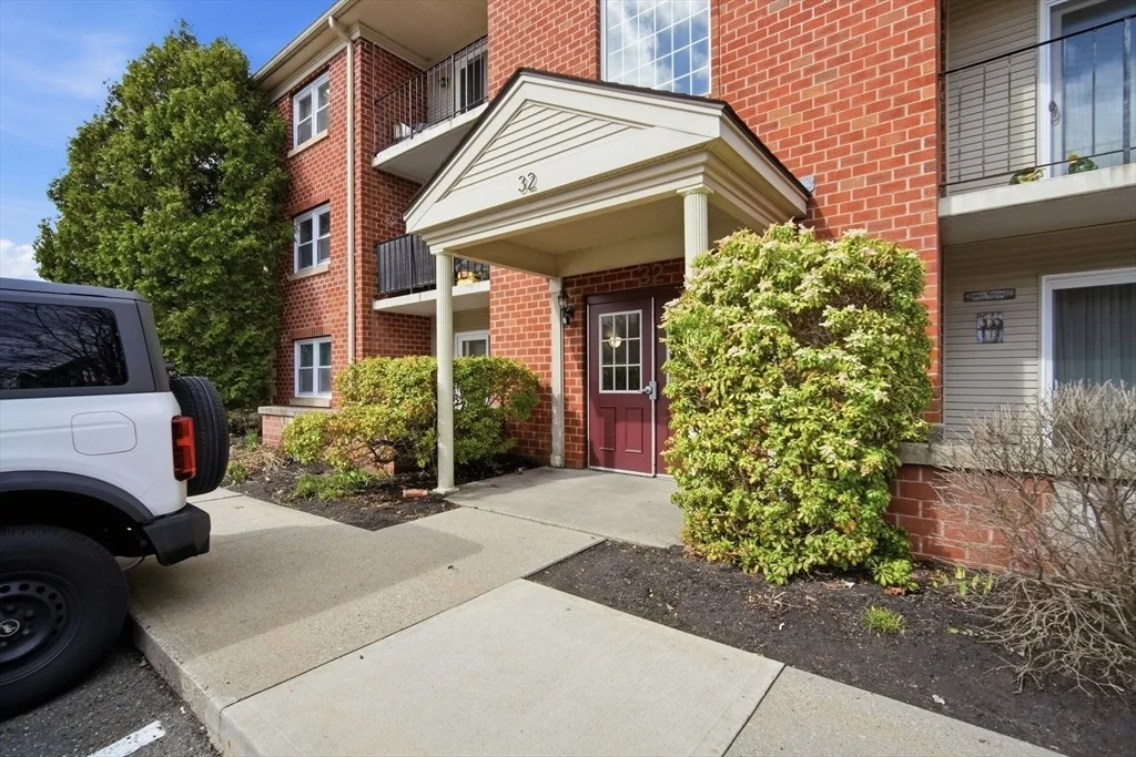 Photo of Unit G at 32 Maple Crest Cir