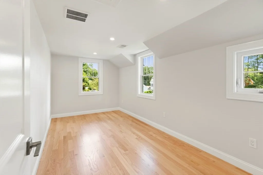 Photo of 6 Longbow Rd