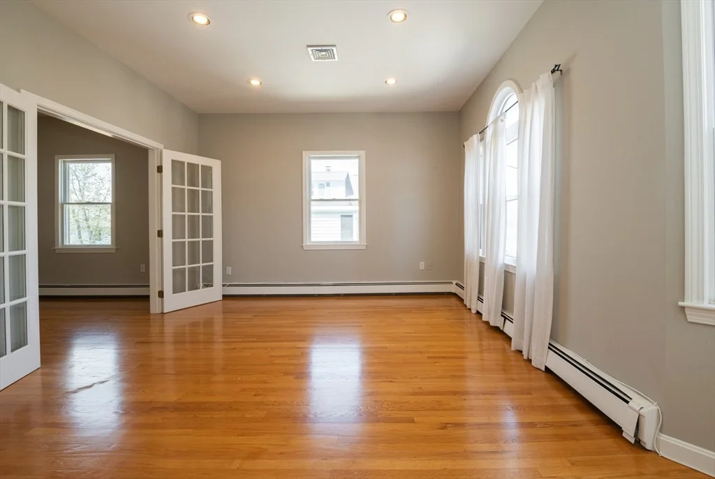 Photo of Unit 3 at 6-8 Devon Avenue