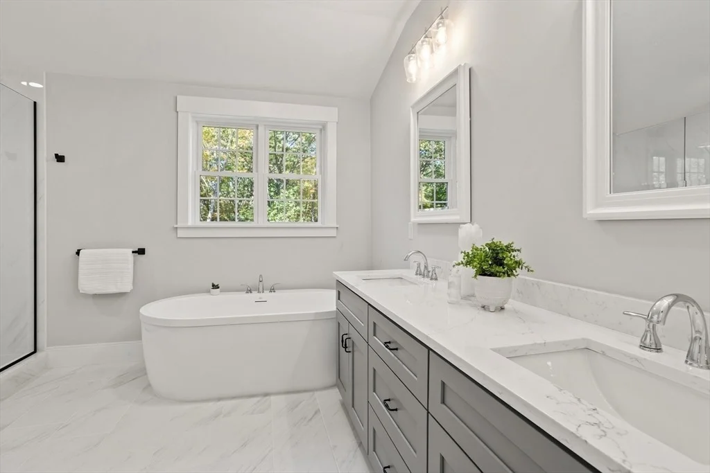 Photo of 236 Bolton Rd