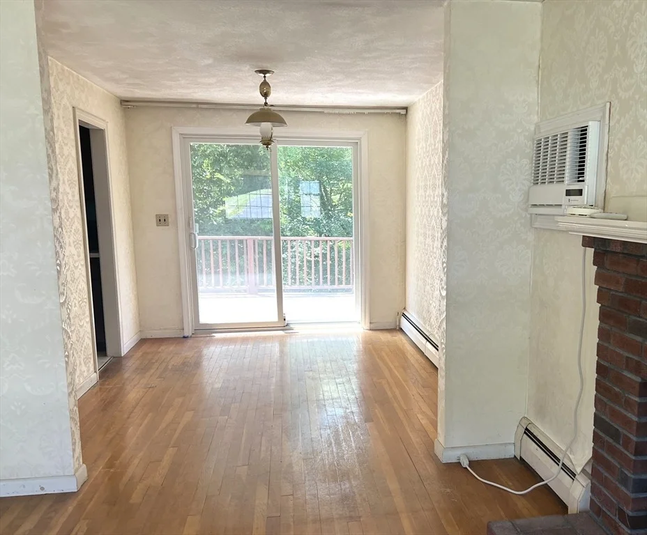 Photo of 31 Dix Rd Ext