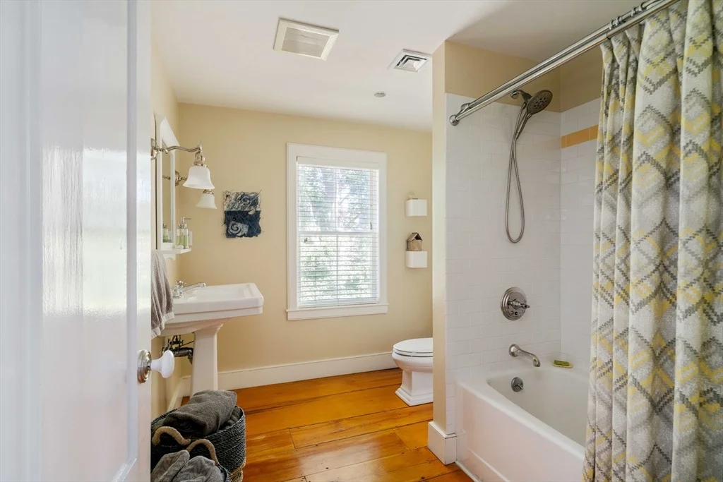 Photo of 2 Maple Pl