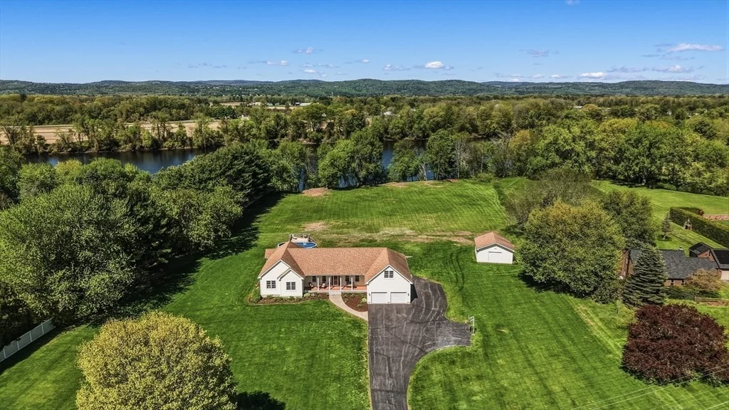 Photo of 249 River Rd