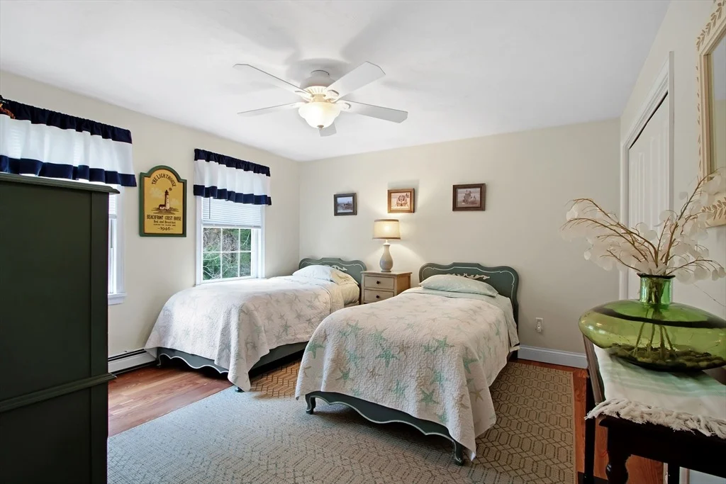 Photo of 842 Main St