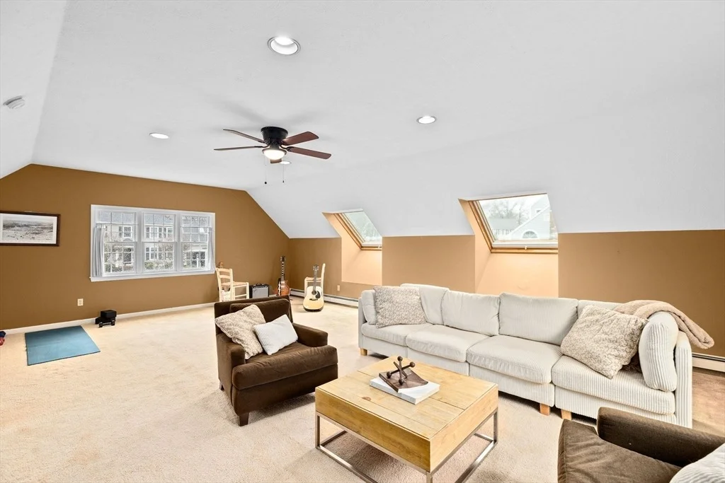 Photo of 9 Windward Ln
