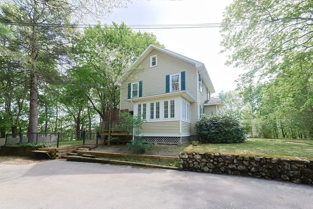 Photo of 90 Allen St