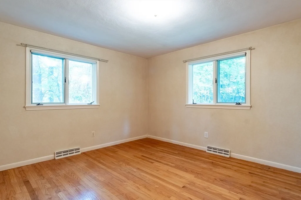 Photo of 26 White Oaks Dr