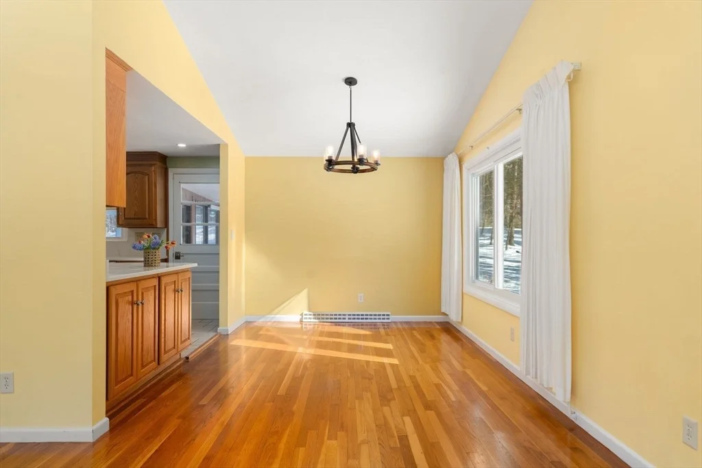 Photo of 19 Rolling Ln