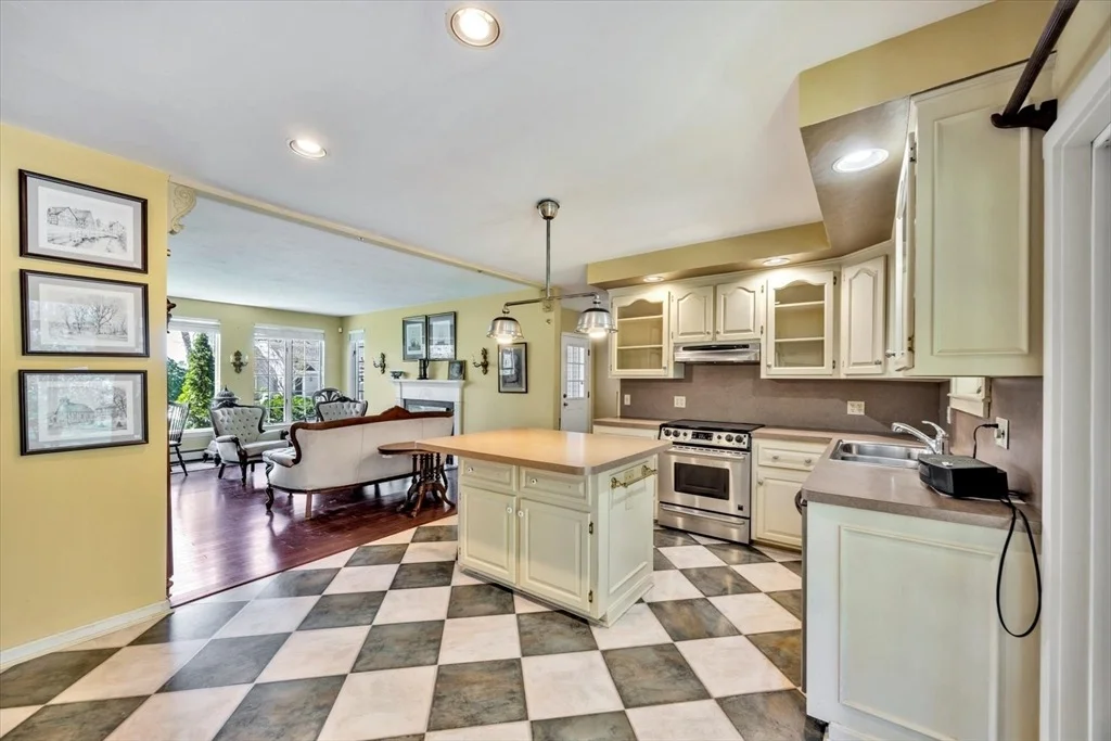 Photo of 50 Bayshore Dr