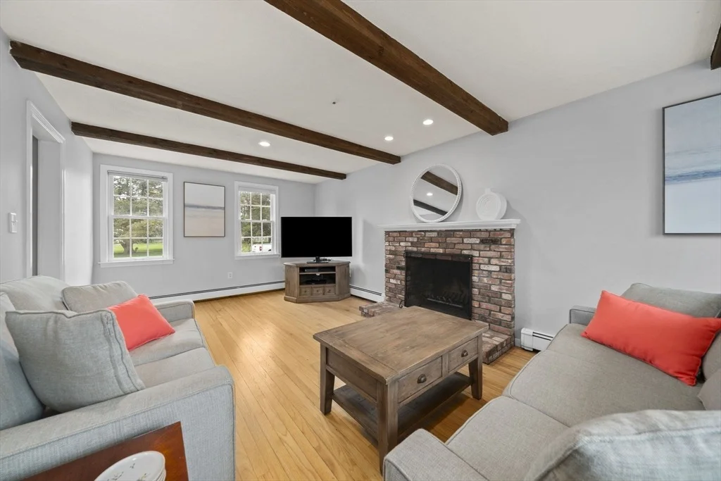 Photo of 5 Carpenter Ln