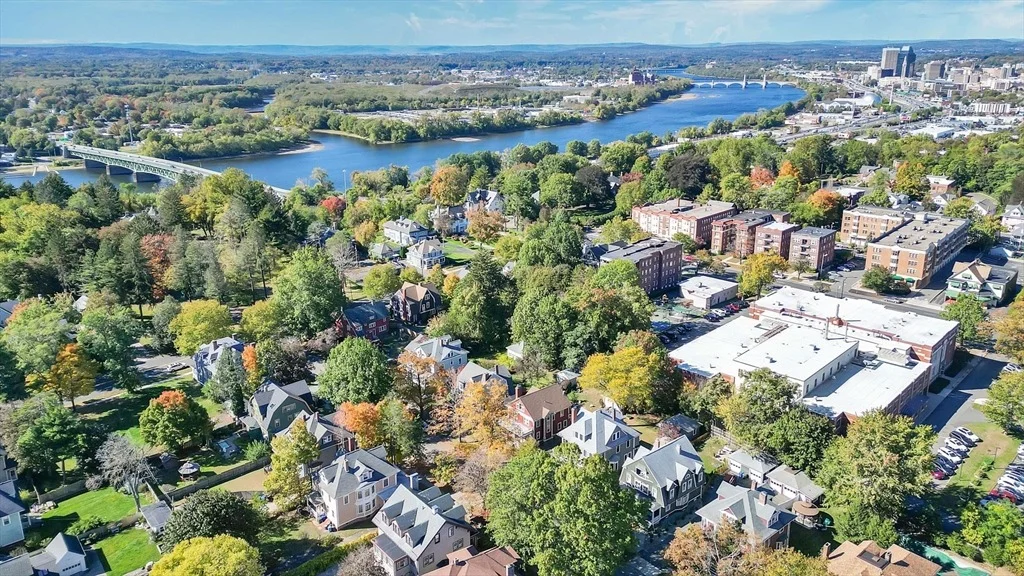 Photo of 32 Spruceland Ave
