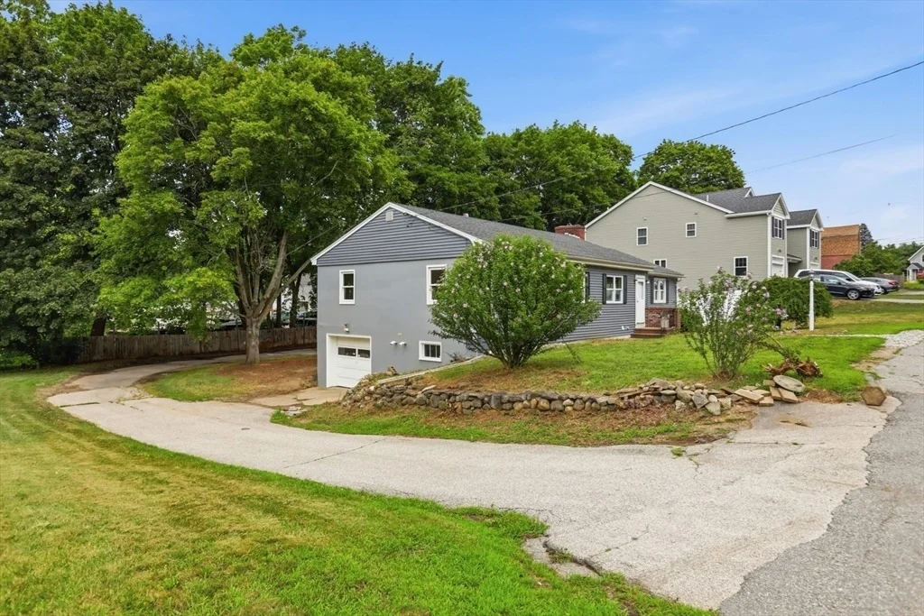 Photo of 1007 Boston Rd