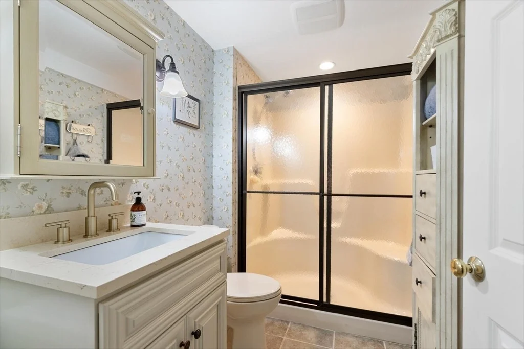 Photo of 70 Stevens Dr