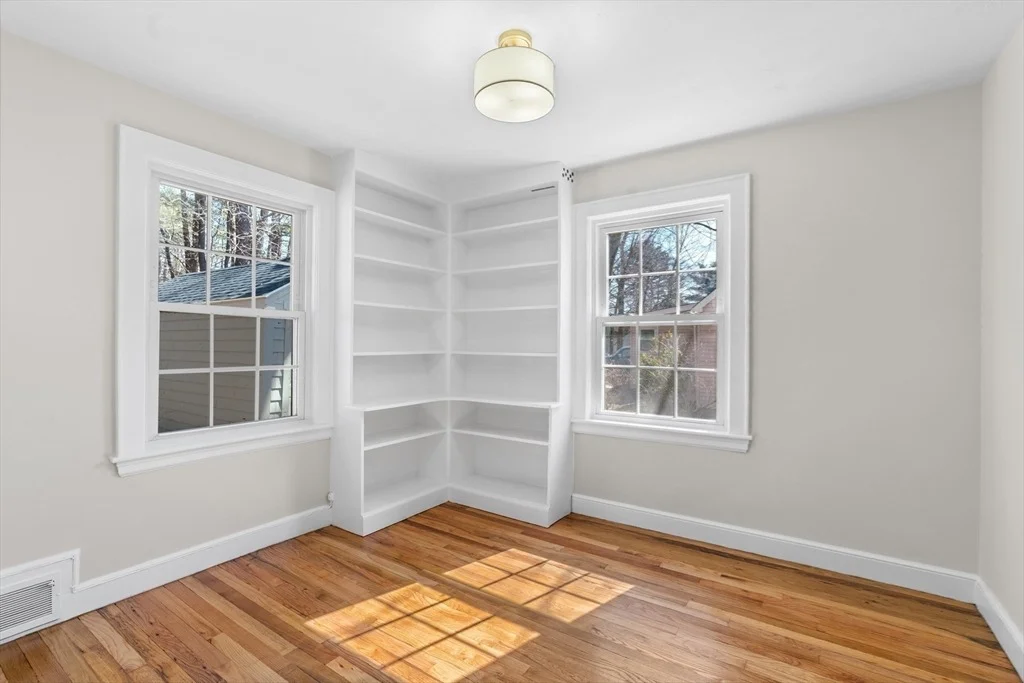 Photo of 7 Eisenhower Ave