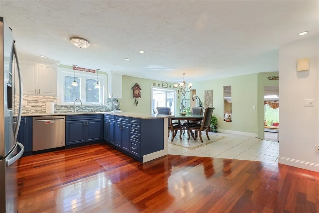 Photo of 2 Rhodes Ave