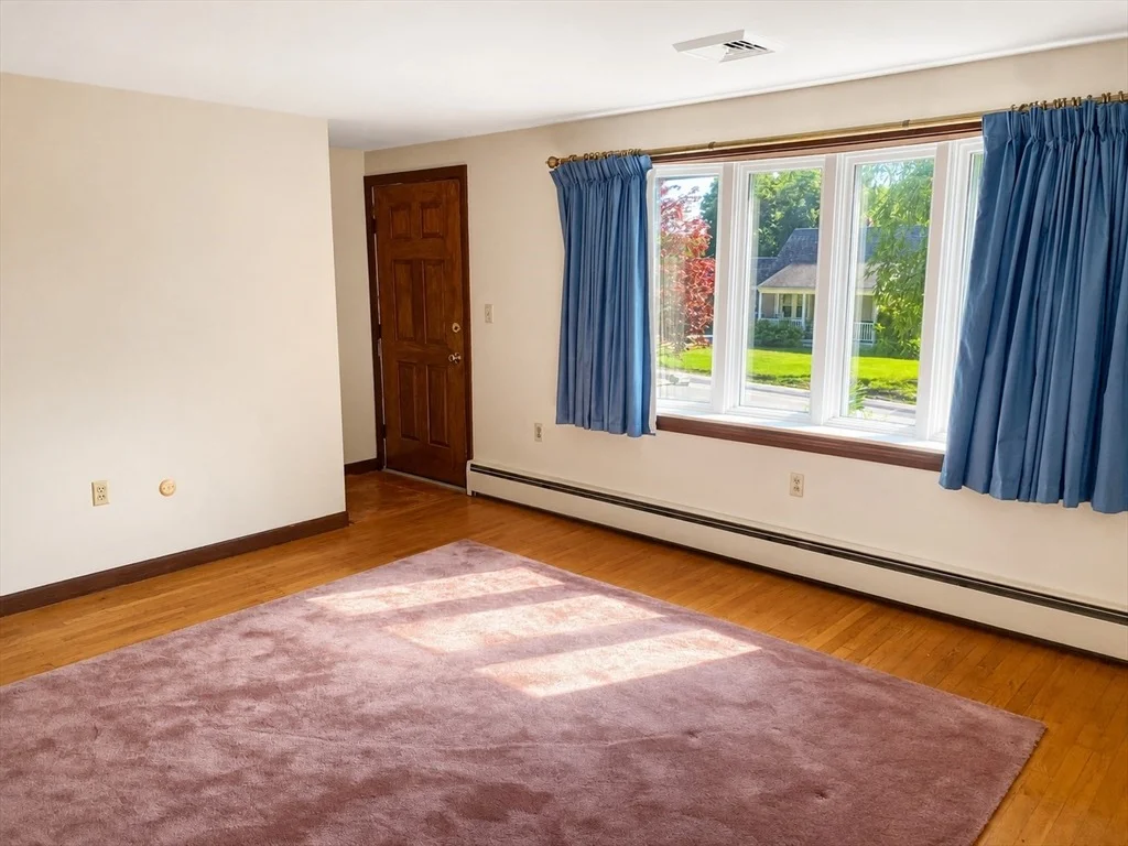Photo of 1282 Quaker St