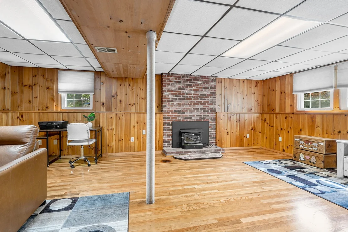 Photo of 7 Hickory Dr